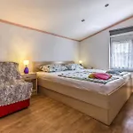 2 Bedroom Lovely In Apartmán Medulin