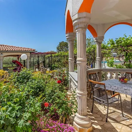 2 Bedroom Lovely In *
