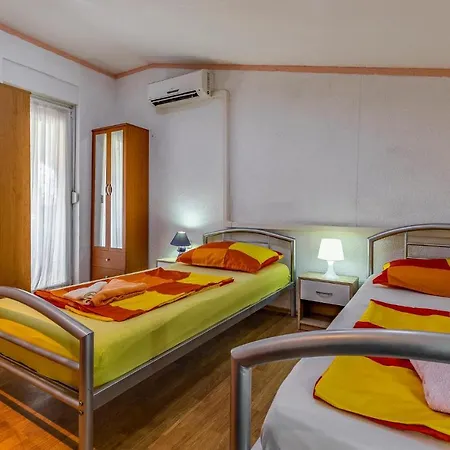 2 Bedroom Lovely In *