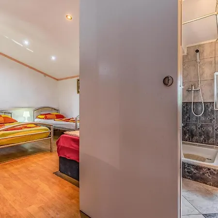 2 Bedroom Lovely In *