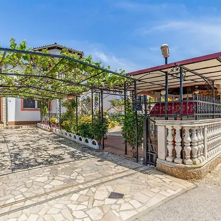 Stunning In With Wifi Apartament