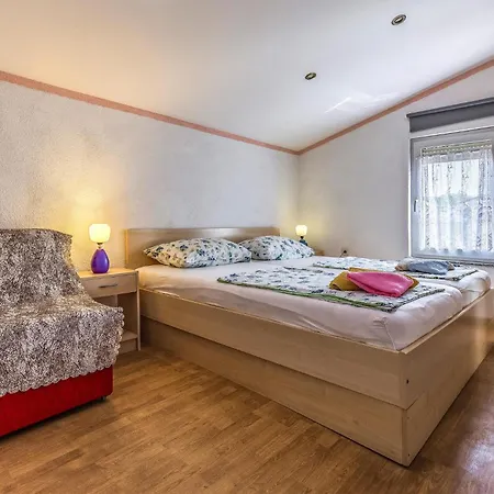 2 Bedroom Lovely In Apartmán Medulin