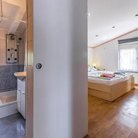 2 Bedroom Lovely In Apartmán Medulin