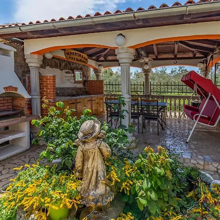 2 Bedroom Lovely In * Medulin